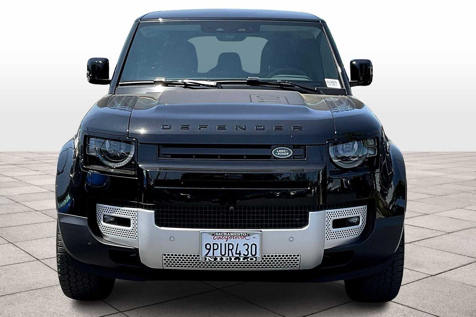 2024 Land Rover Defender SE 110 photo 3