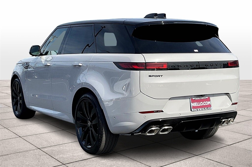 2025 Land Rover Range Rover Sport SE photo 3