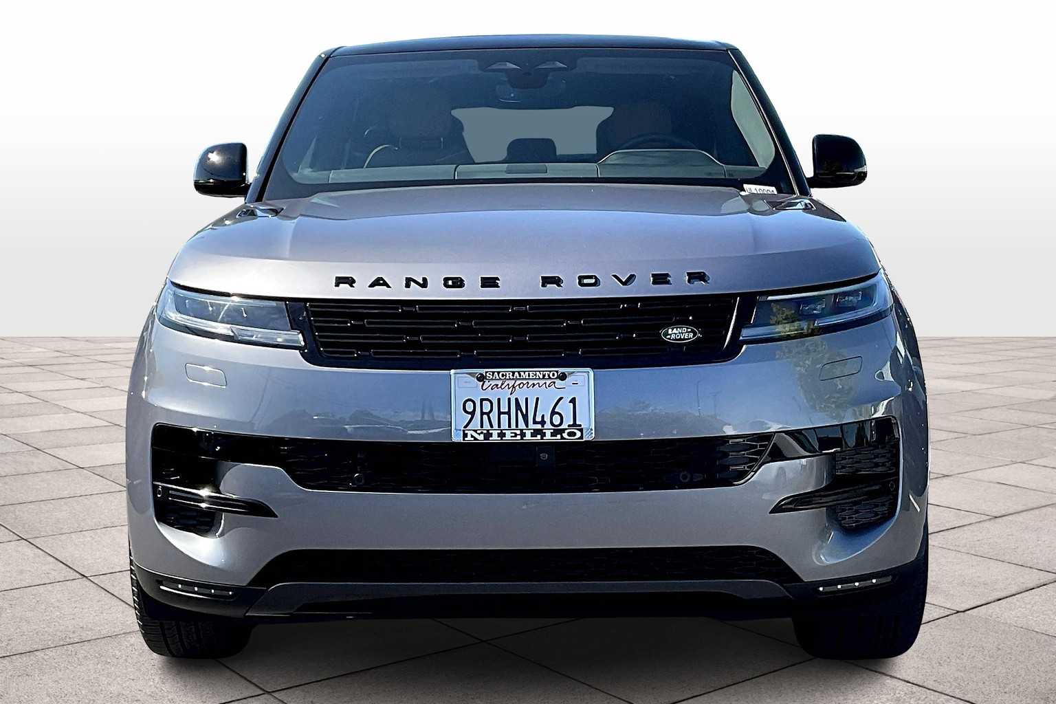2025 Land Rover Range Rover Sport SE photo 3