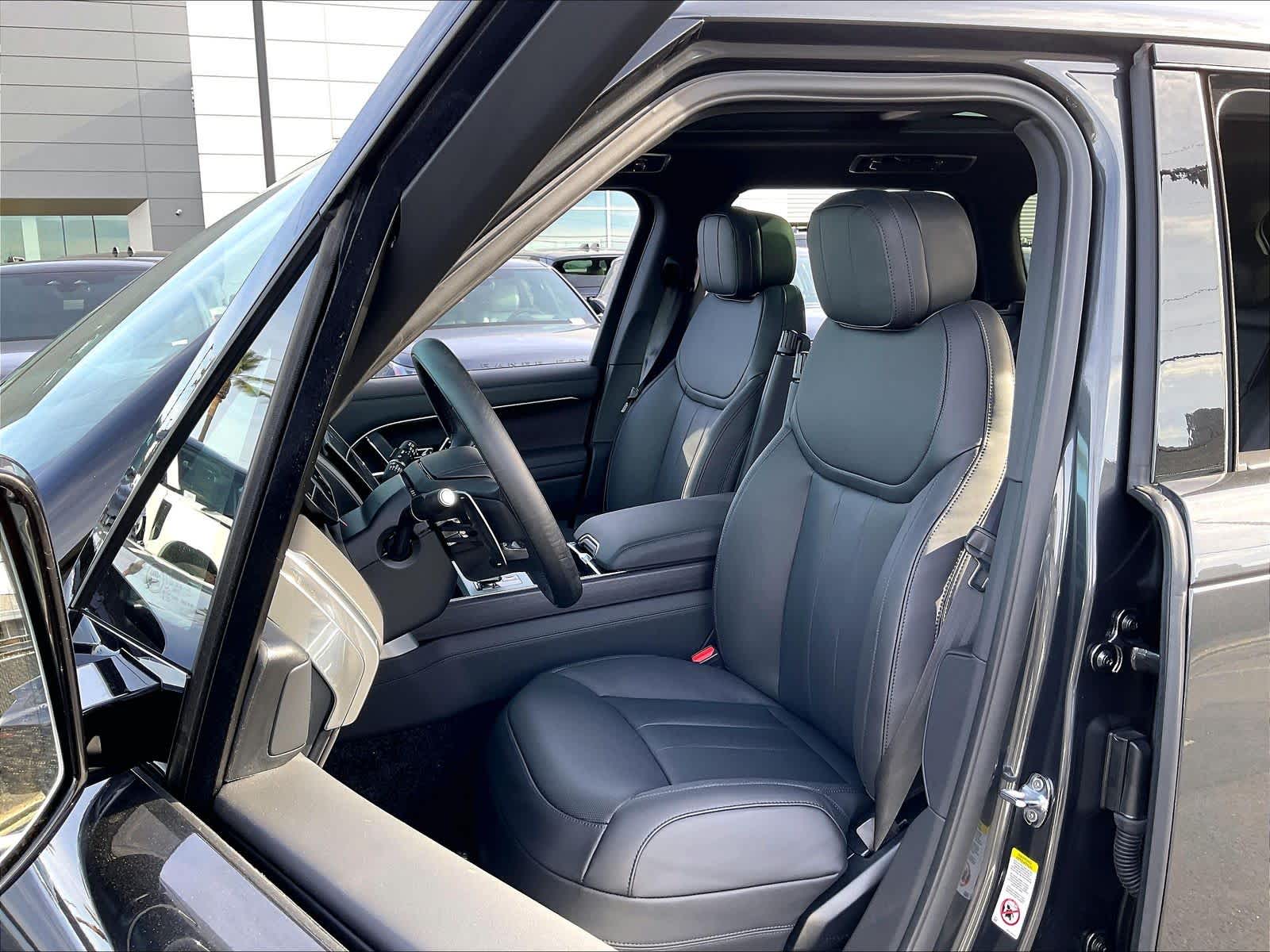 2025 Land Rover Range Rover SE - Photo 11