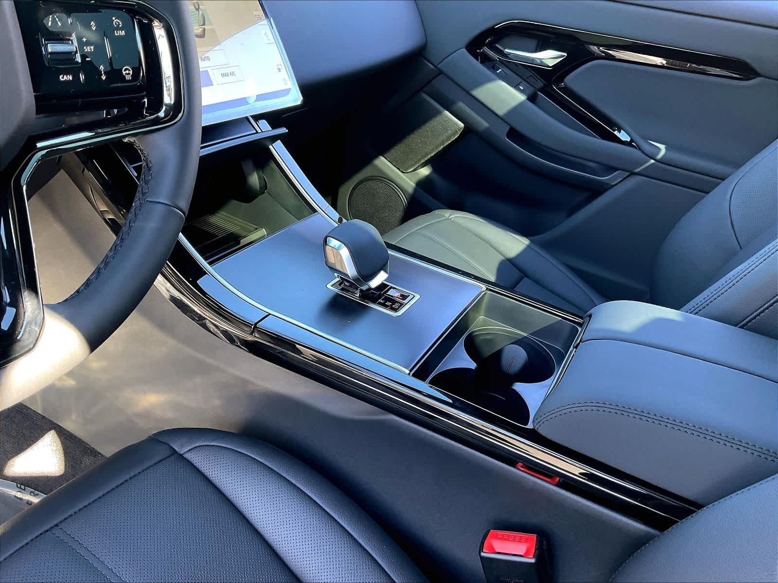 2026 Land Rover Range Rover Evoque Dynamic SE - Photo 10