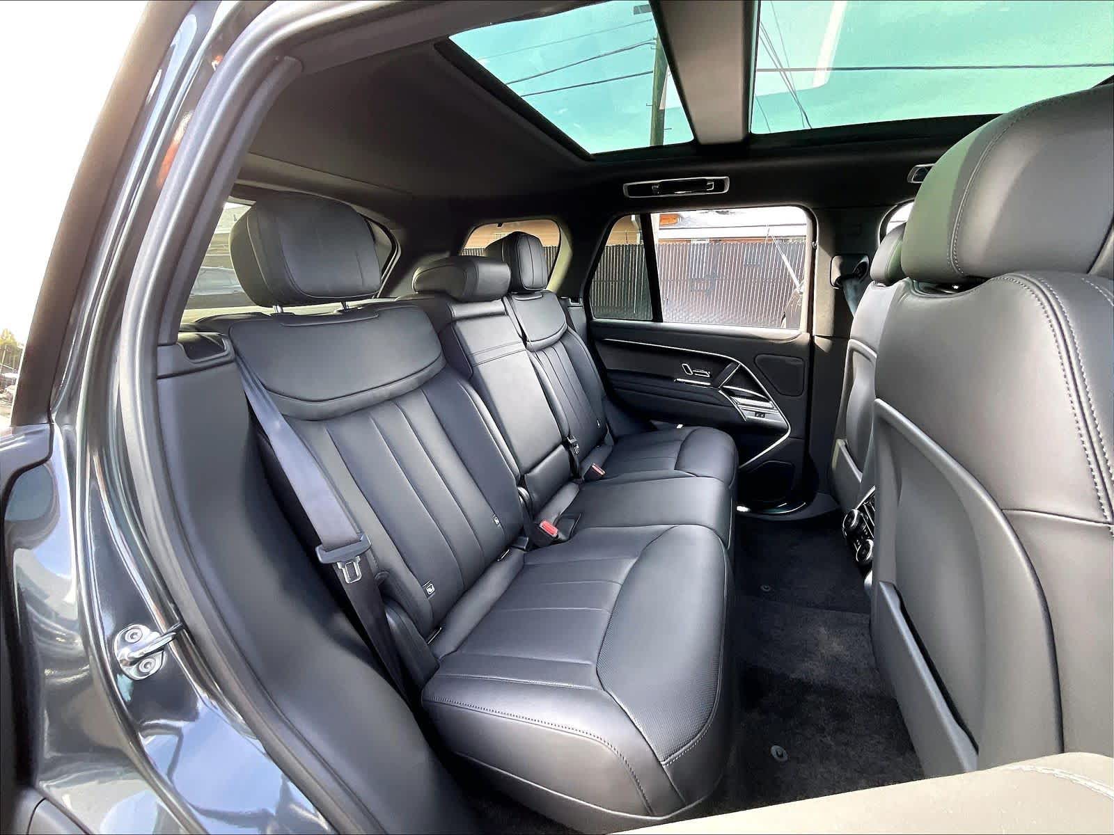 2025 Land Rover Range Rover SE - Photo 27