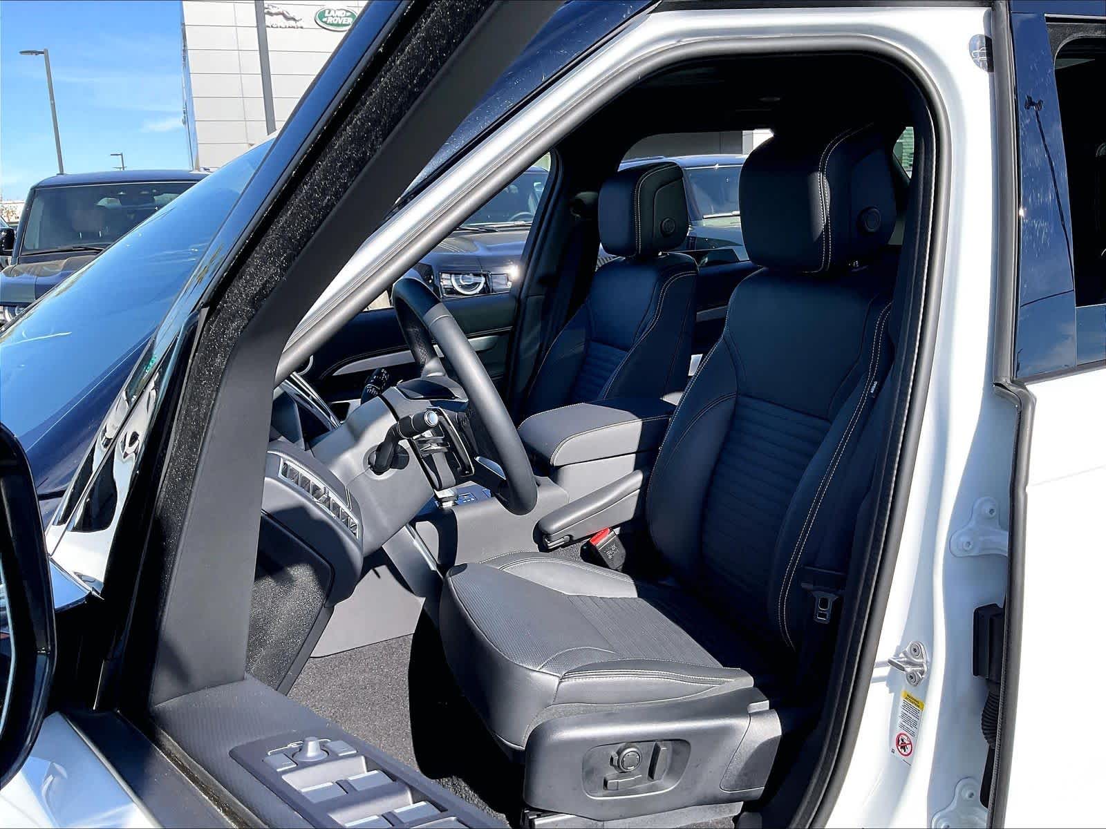 2025 Land Rover Discovery Dynamic SE - Photo 26