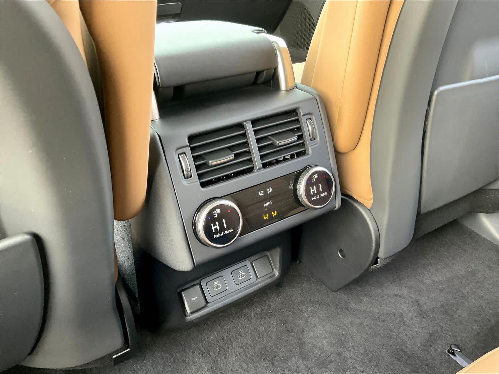 2025 Land Rover Discovery Metropolitan Edition - Photo 16