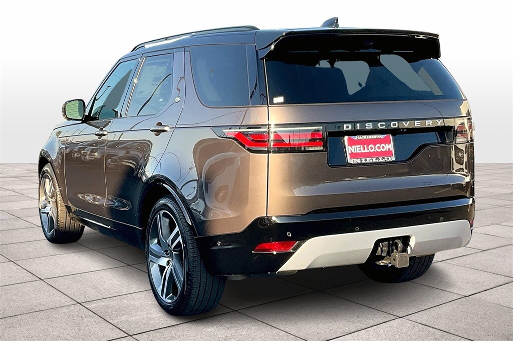 2025 Land Rover Discovery Metropolitan Edition photo 3