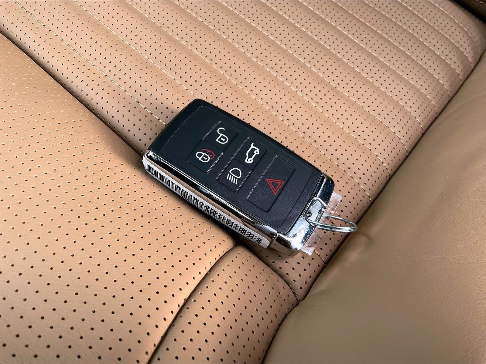 2025 Land Rover Discovery Metropolitan Edition - Photo 35