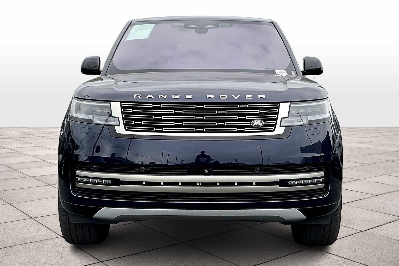 2023 Land Rover Range Rover SE photo 3
