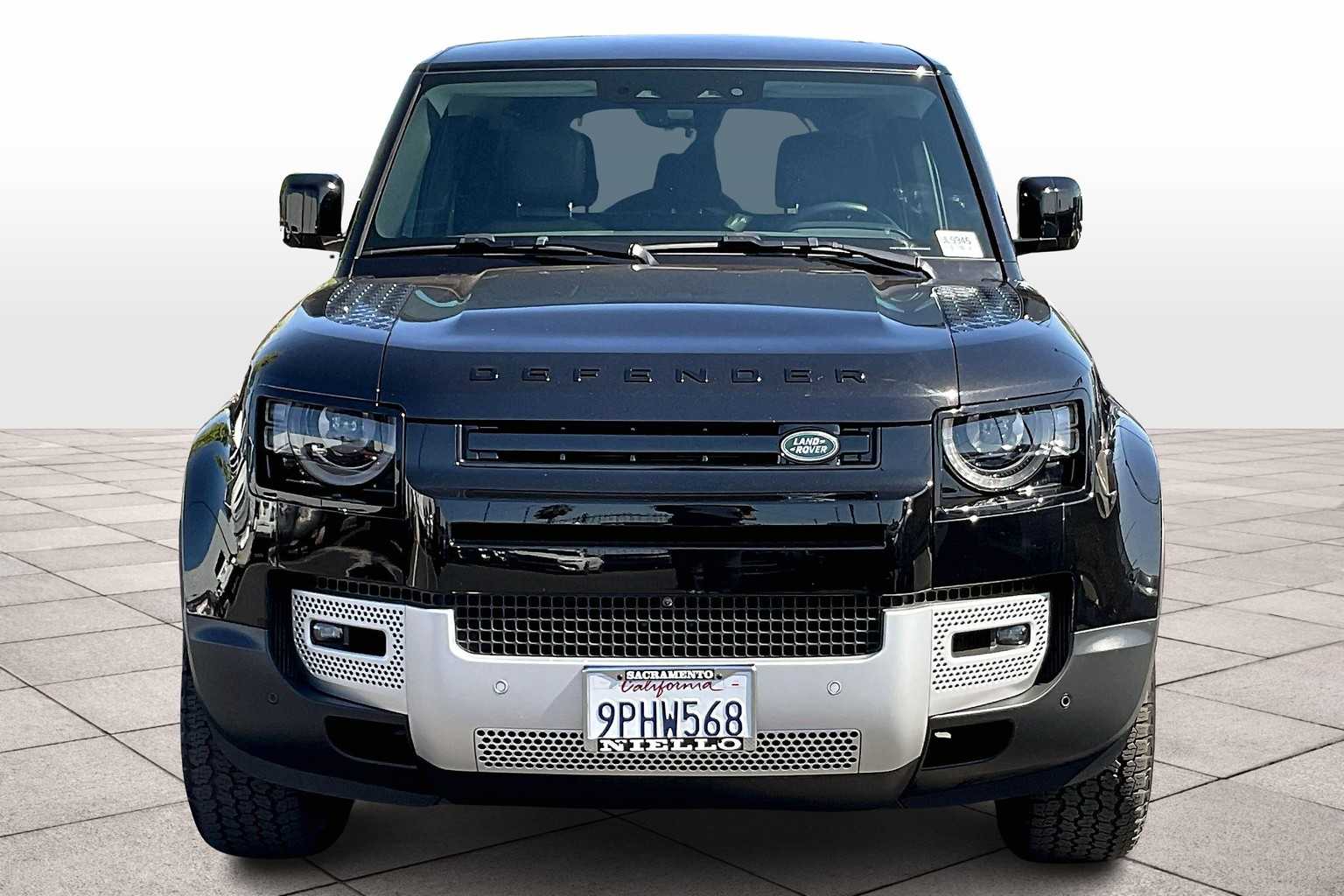 2024 Land Rover Defender SE 110 photo 3