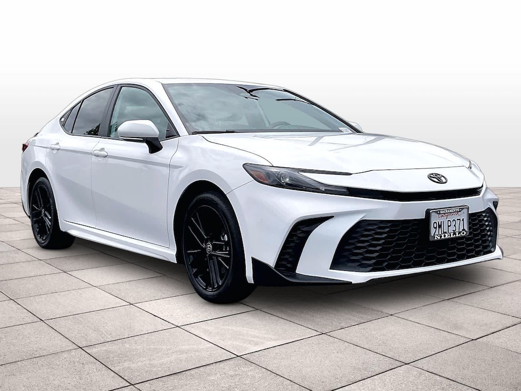 Used 2025 Toyota Camry SE AWD (SE)