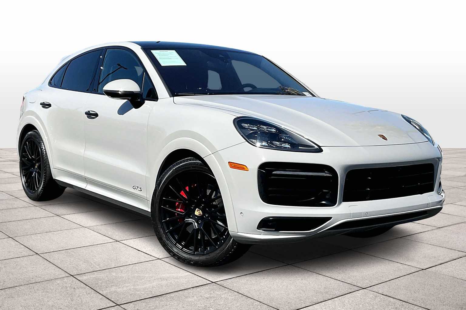 2022 Porsche Cayenne GTS Coupe photo 2