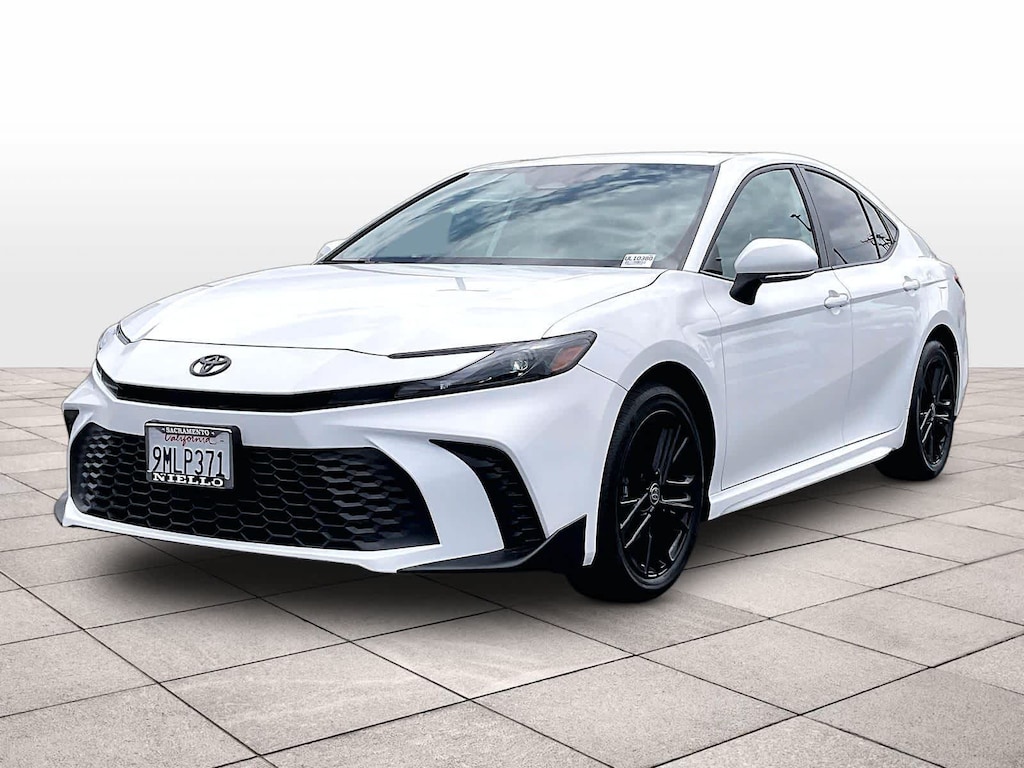 Used 2025 Toyota Camry SE AWD (SE)