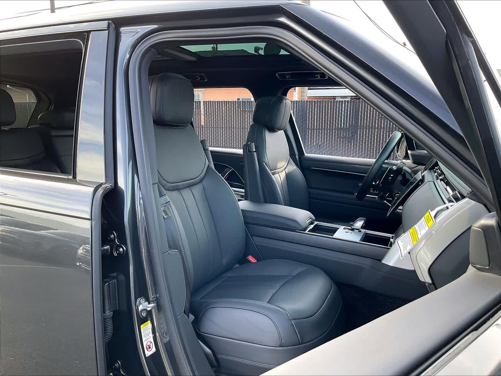 2025 Land Rover Range Rover SE - Photo 31