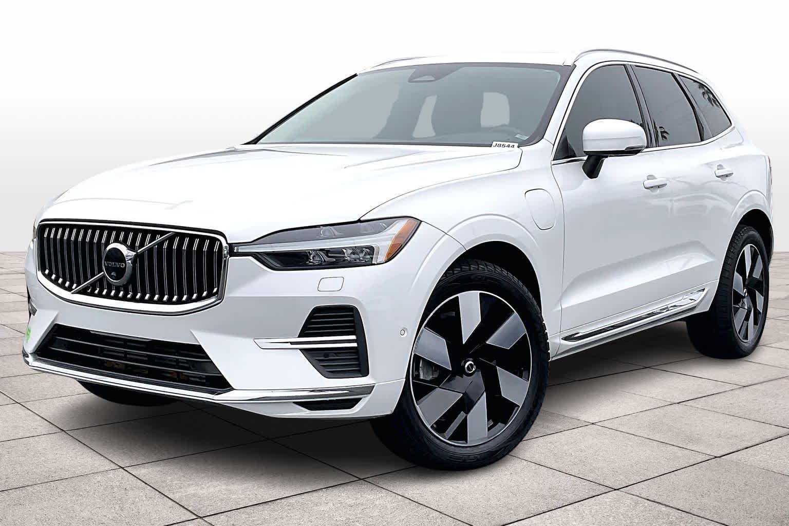 2023 Volvo XC60 Plus's photo