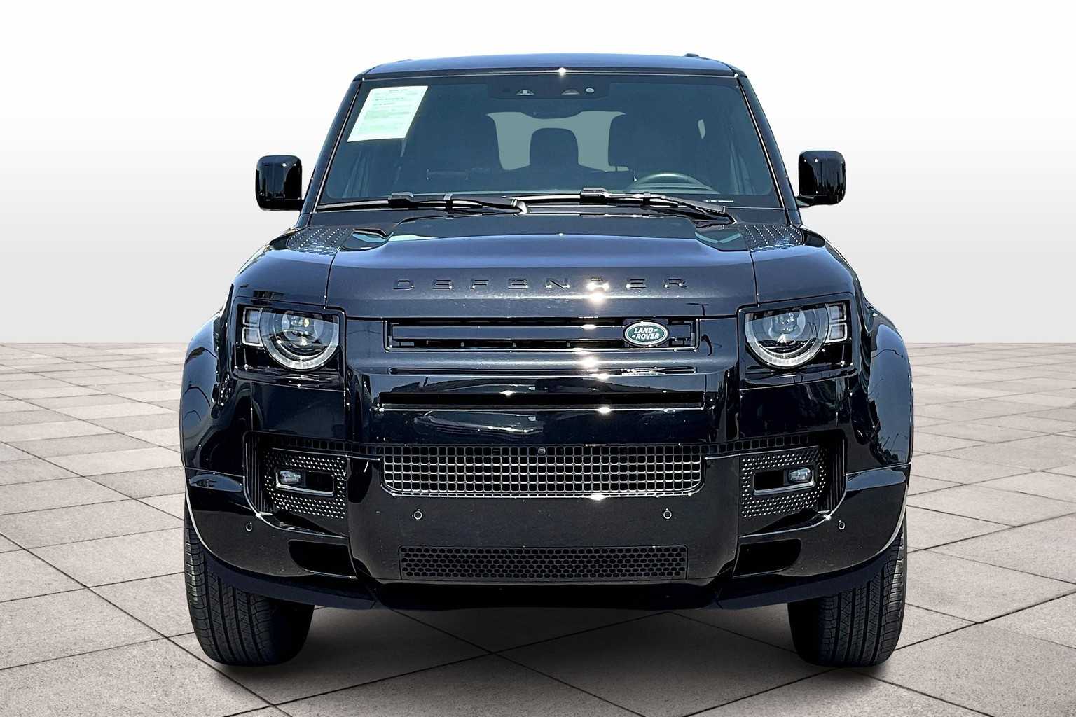 2024 Land Rover Defender X-Dynamic SE photo 3