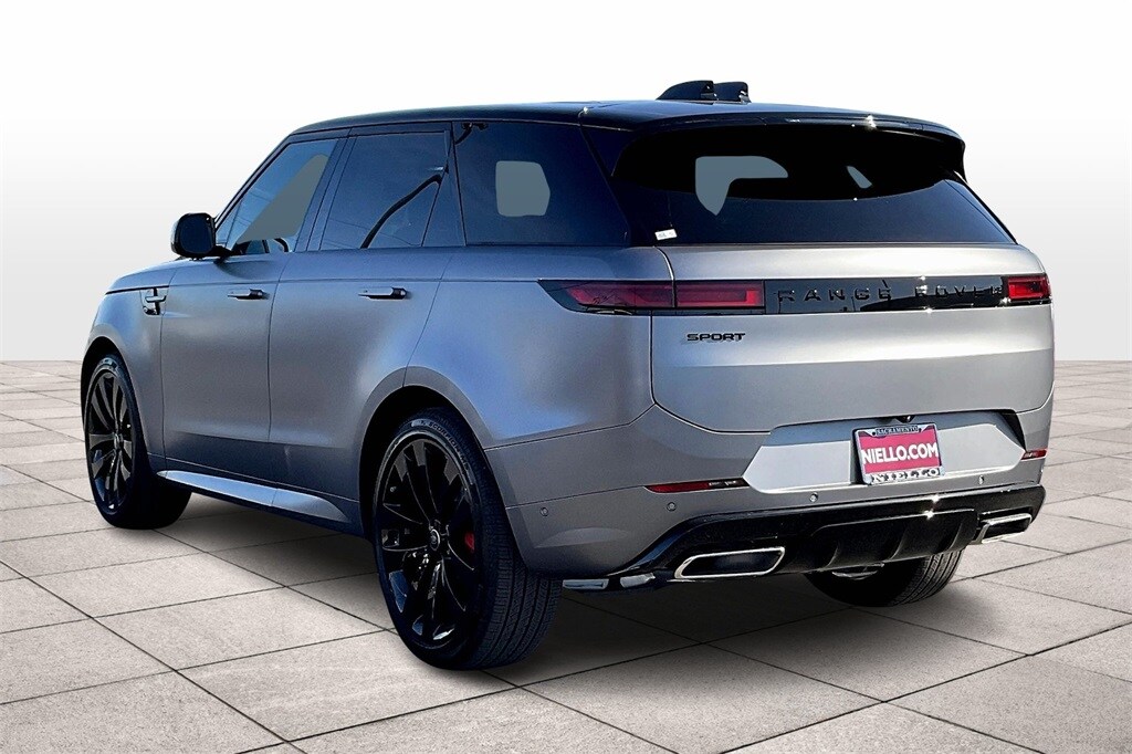 2025 Land Rover Range Rover Sport SE photo 3