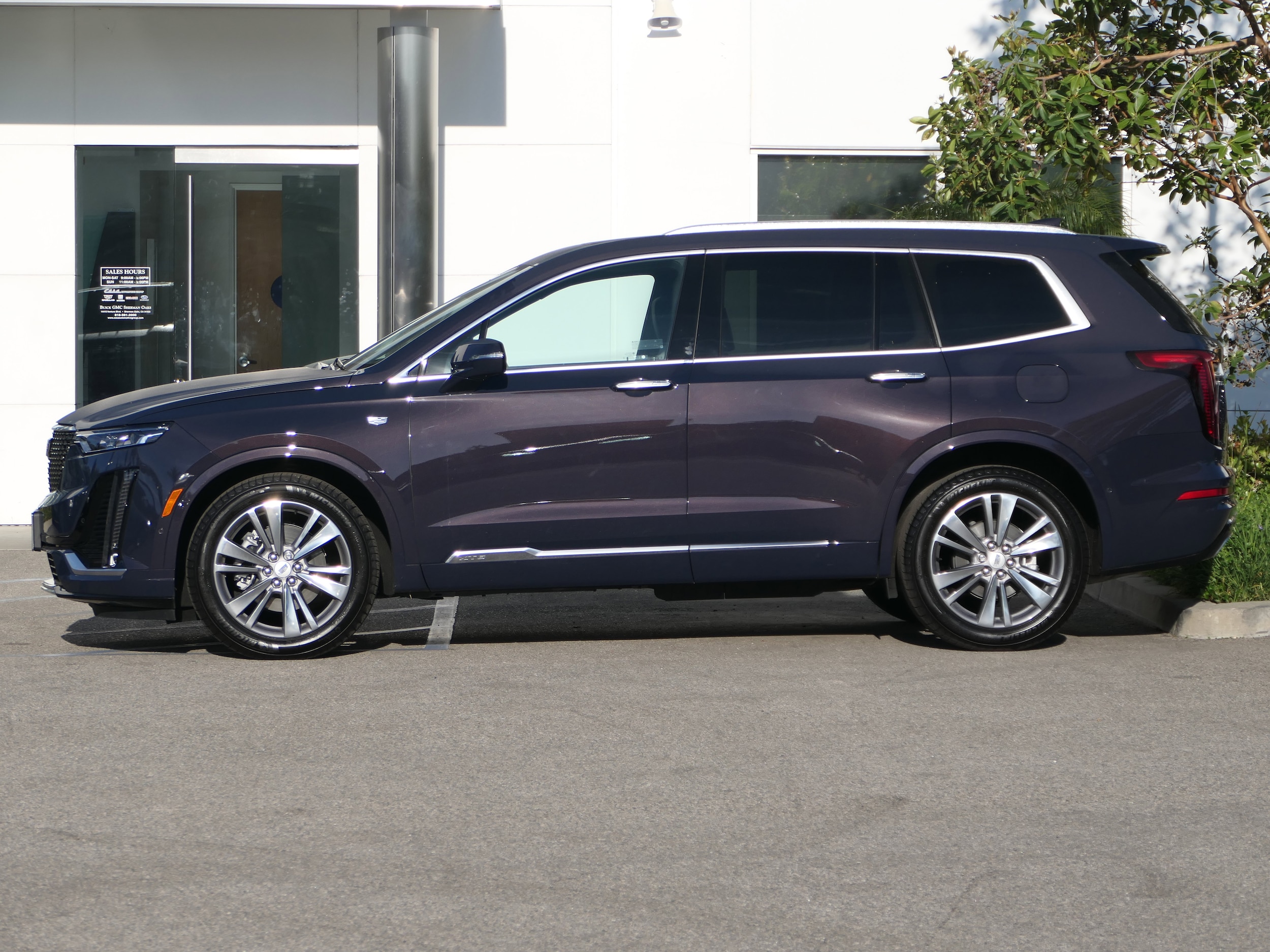 Used 2025 Cadillac XT6 Premium Luxury with VIN 1GYKPCRS8SZ114976 for sale in Sherman Oaks, CA