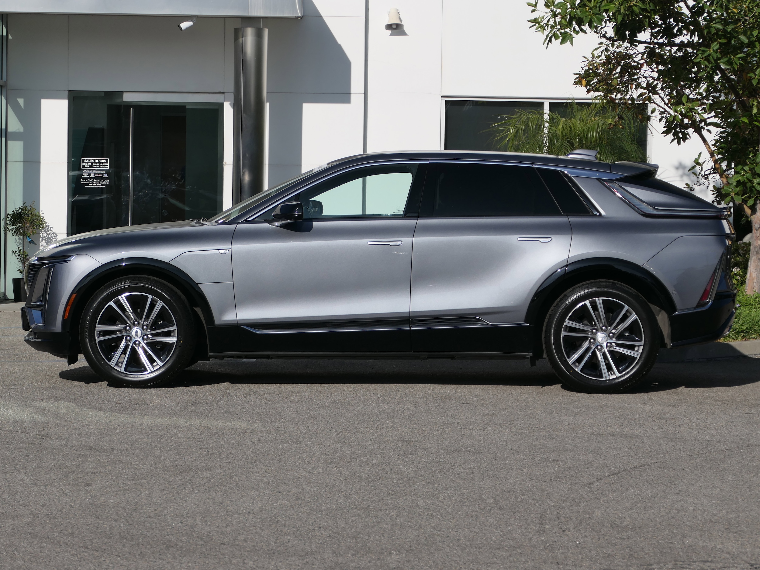 Certified 2023 Cadillac LYRIQ Luxury with VIN 1GYKPMRK8PZ000781 for sale in Los Angeles, CA