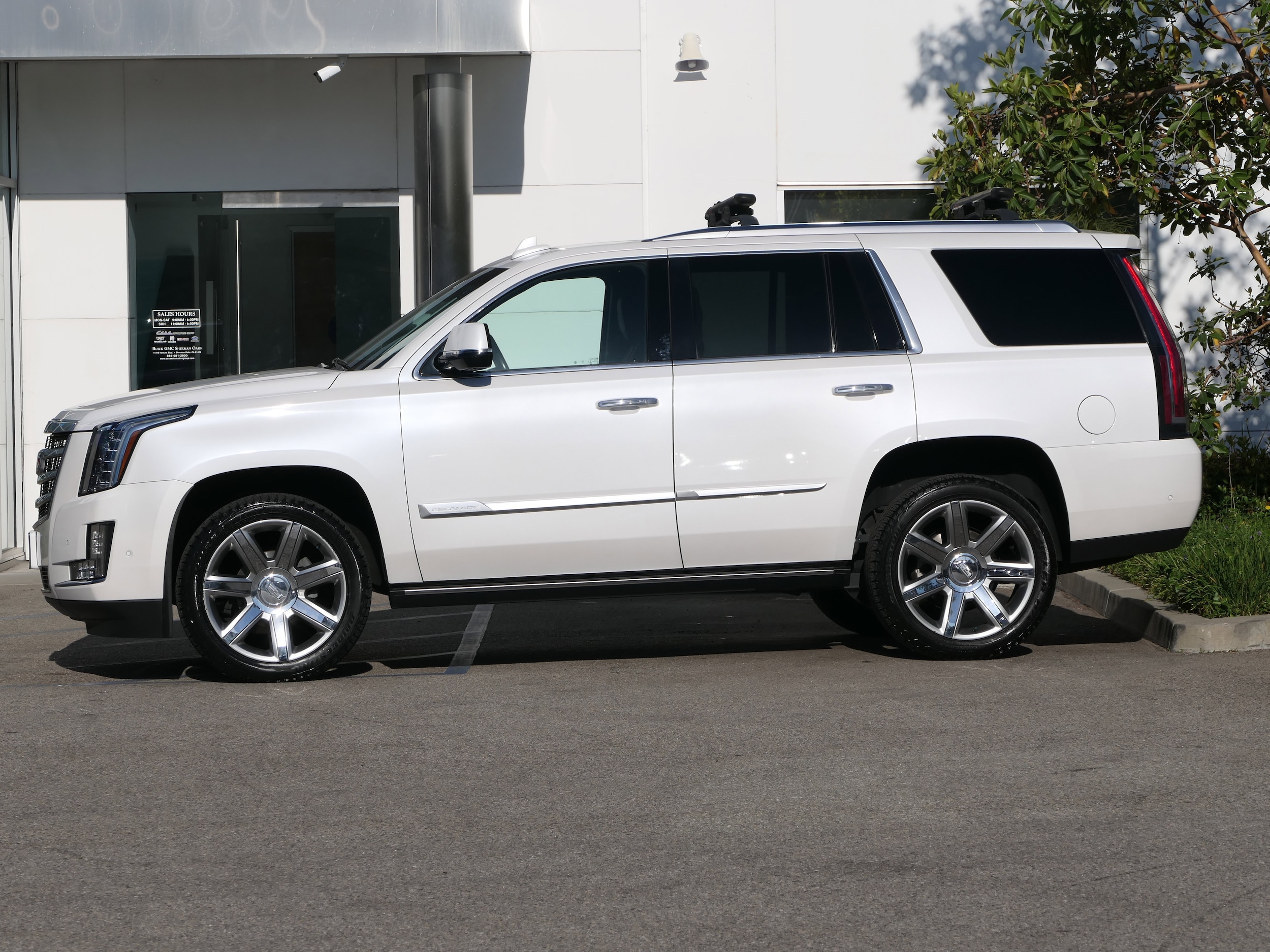 Used 2019 Cadillac Escalade Premium Luxury with VIN 1GYS3CKJ3KR157781 for sale in Sherman Oaks, CA