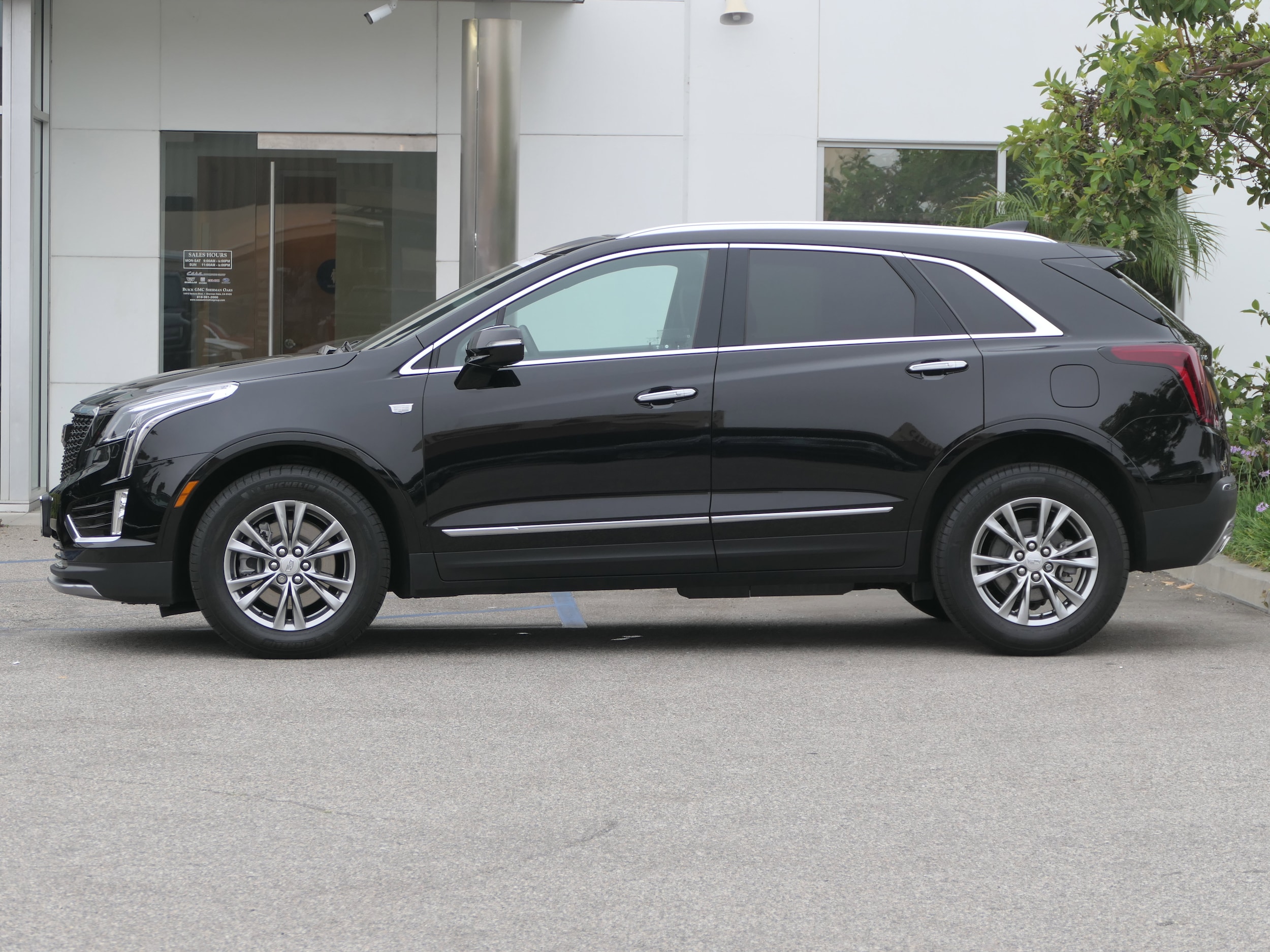 Certified 2022 Cadillac XT5 Premium Luxury with VIN 1GYKNCRS3NZ176327 for sale in Sherman Oaks, CA