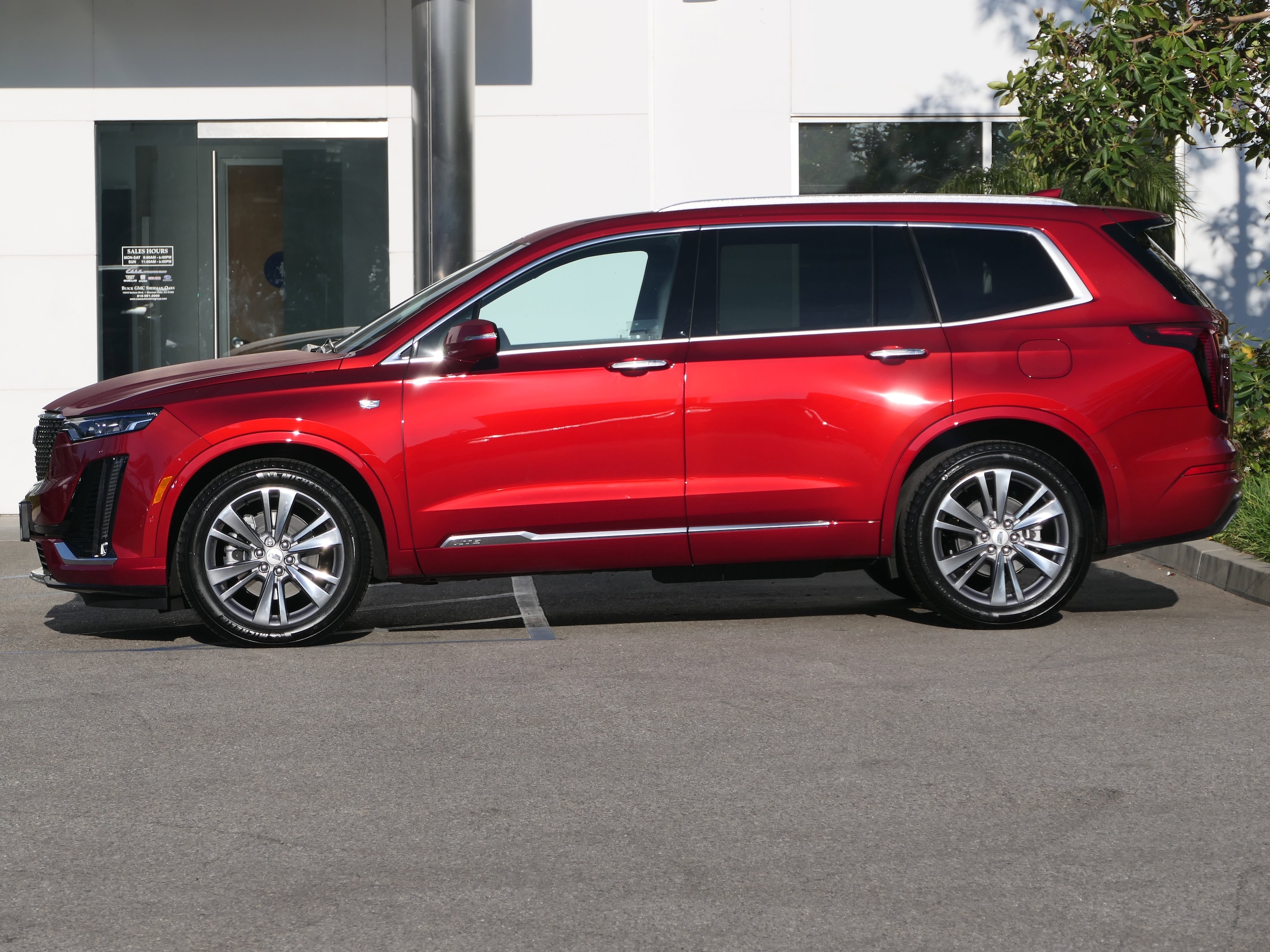 Used 2025 Cadillac XT6 Premium Luxury with VIN 1GYKPCRS1SZ114530 for sale in Sherman Oaks, CA