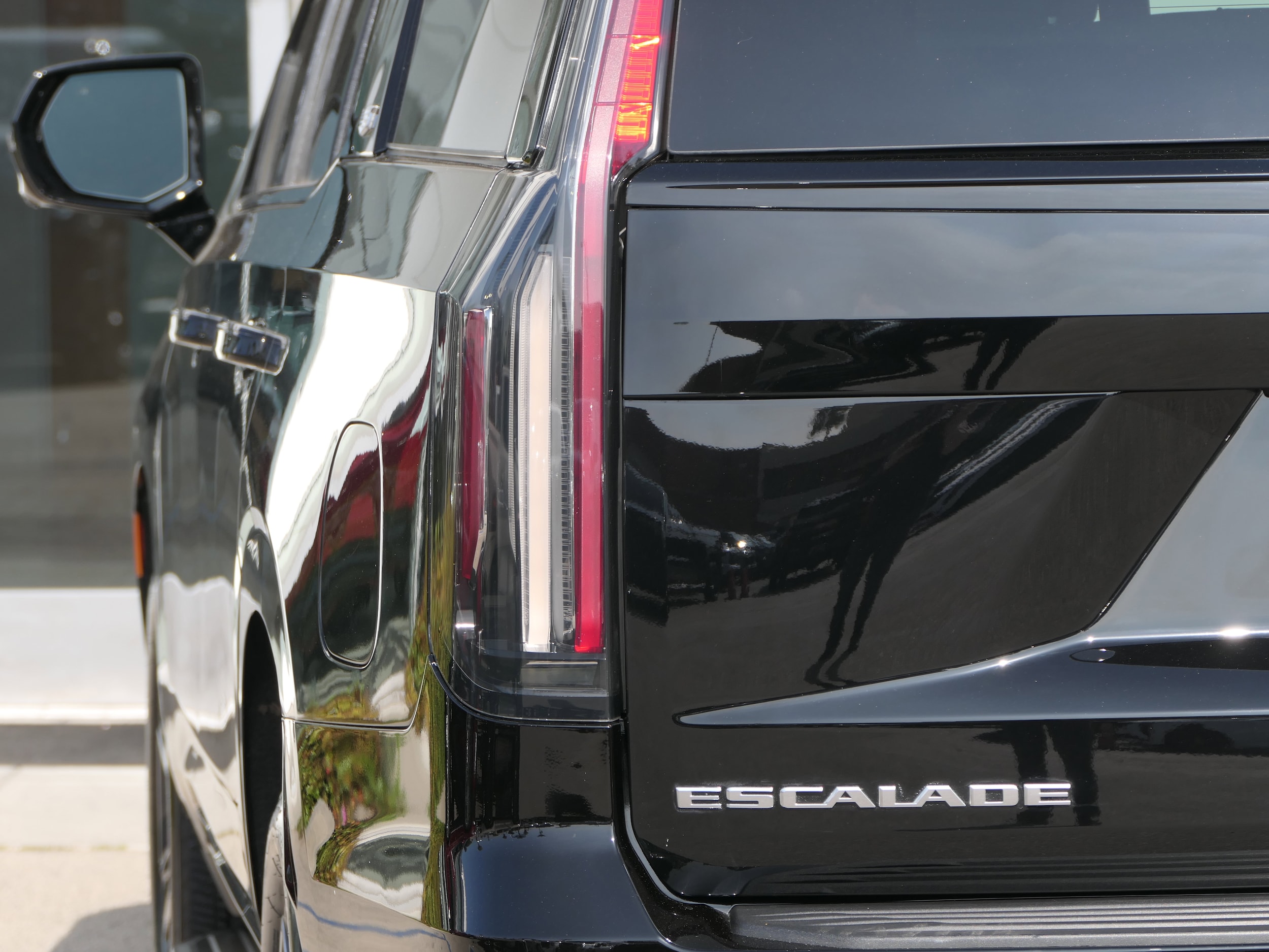2023 Cadillac Escalade Sport - Photo 5