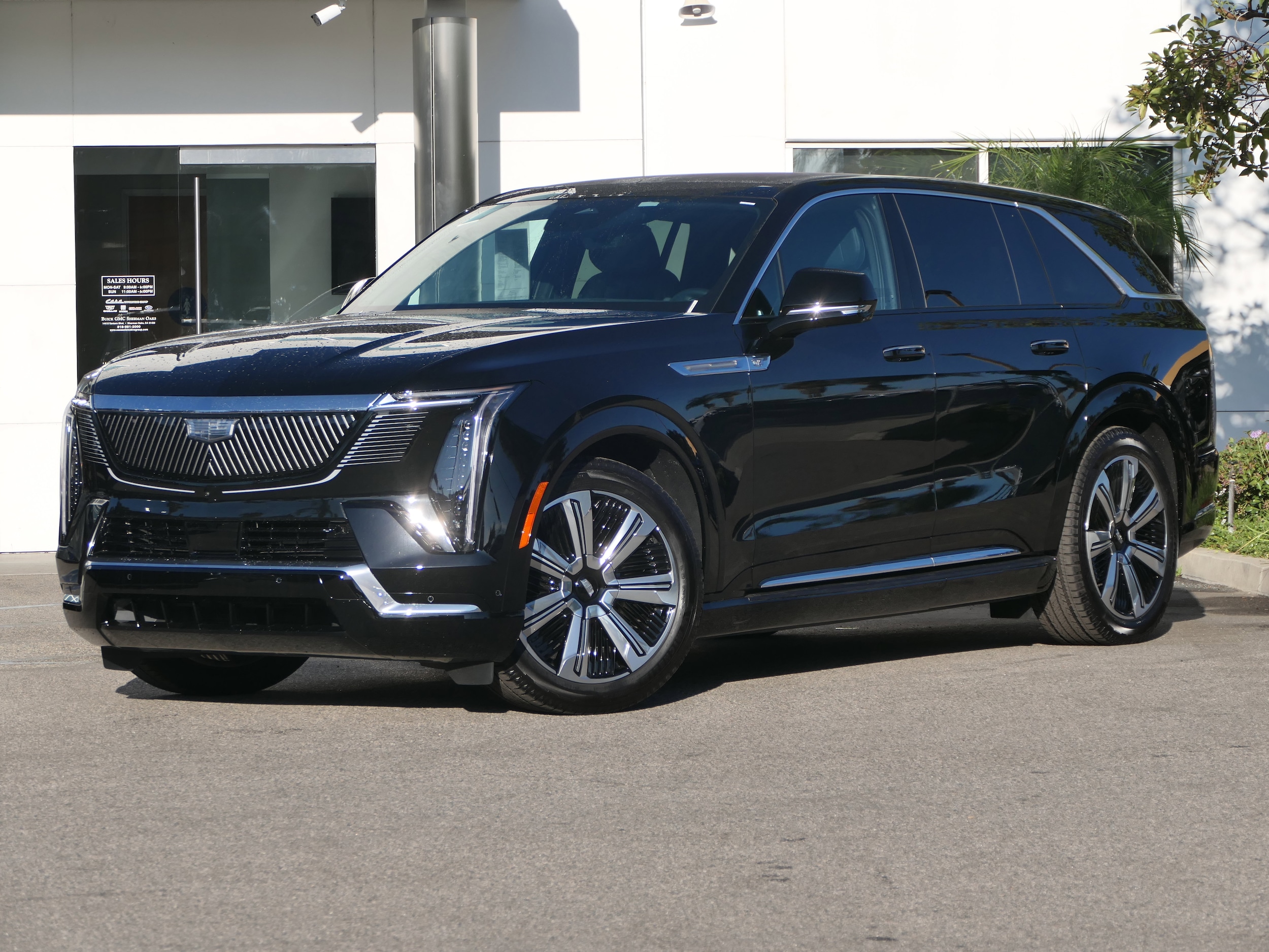 2025 Cadillac Escalade IQ Luxury 2's photo