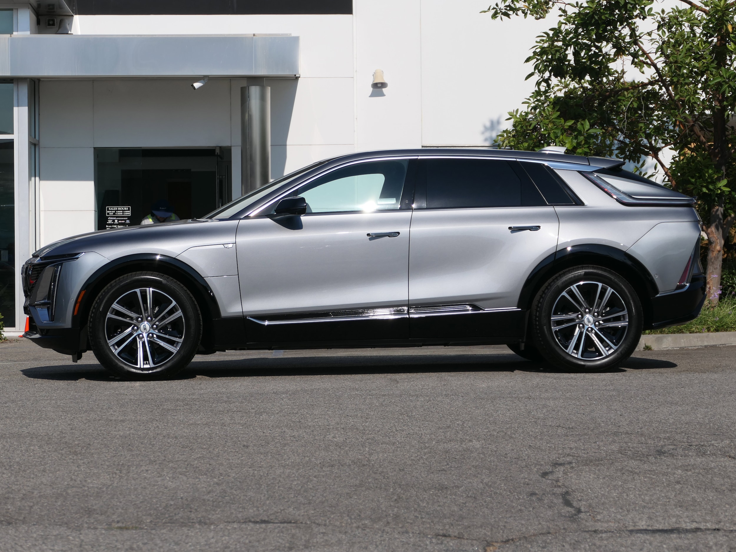 Used 2025 Cadillac LYRIQ Luxury 2 with VIN 1GYKPRRL7SZ310127 for sale in Los Angeles, CA