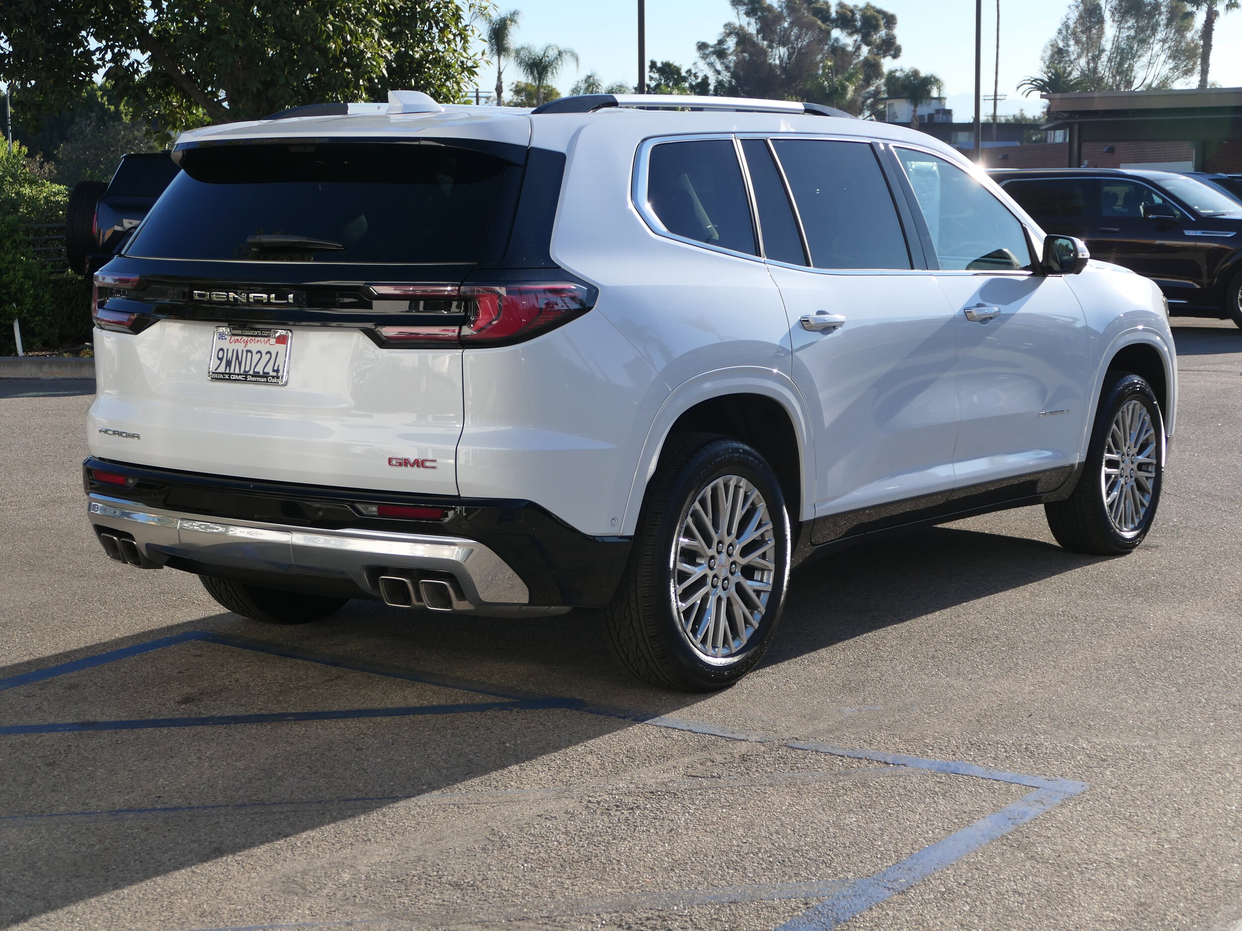 2026 GMC Acadia Denali photo 4