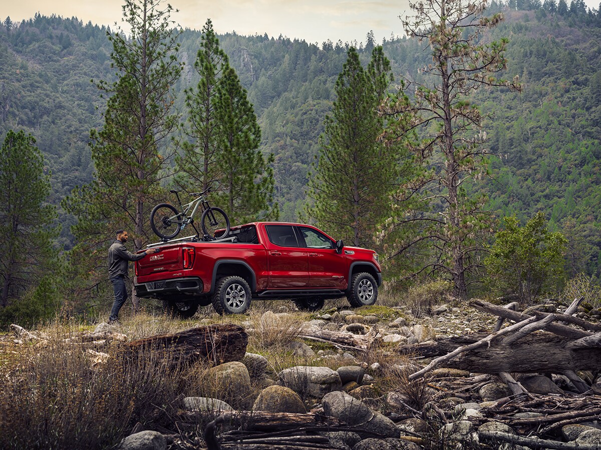 2022-GMC-Sierra1500-AT4-CrewCab-ShortBox-Truck-L02.png