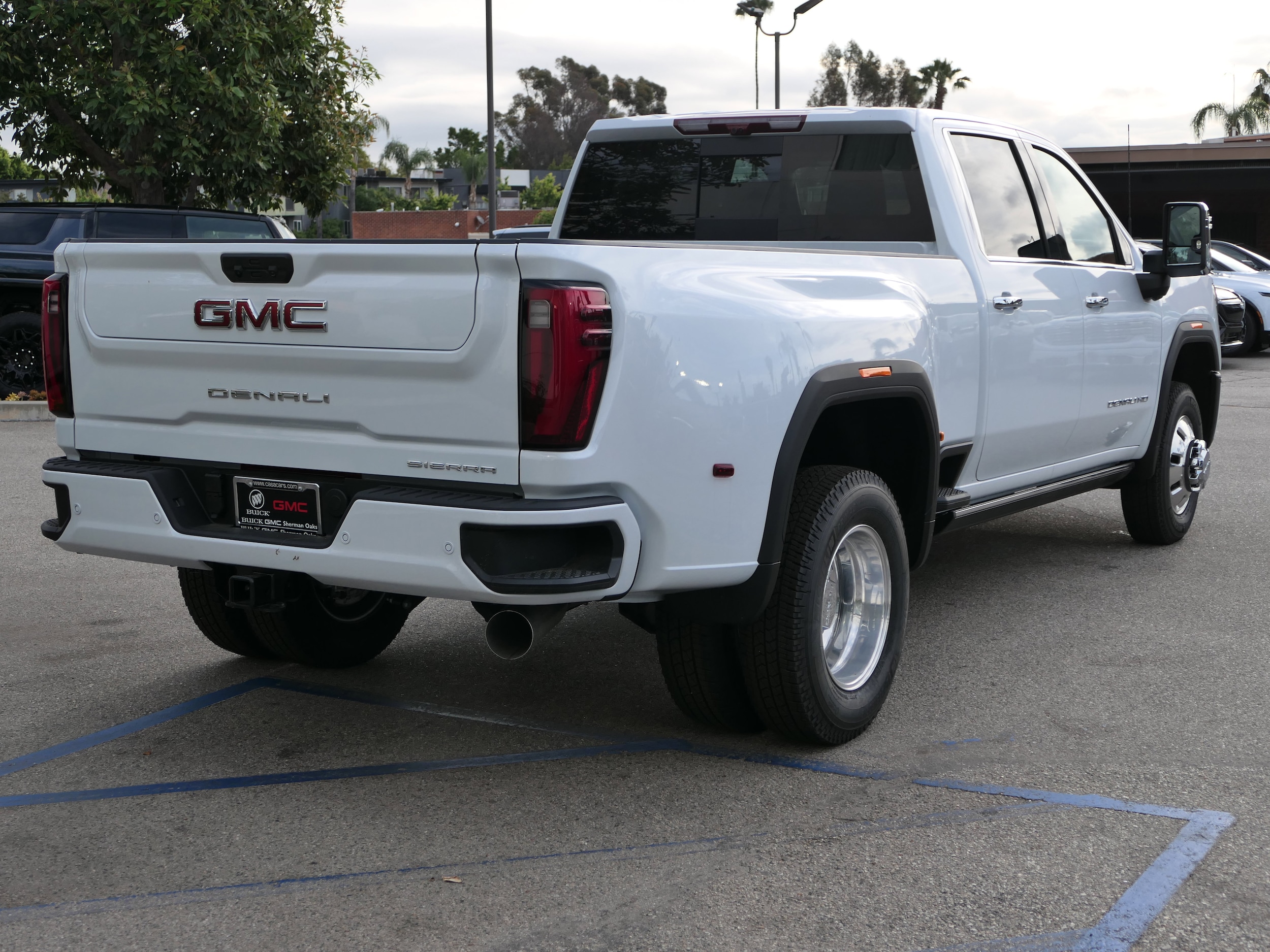 2026 GMC Sierra 3500 HD Denali DRW photo 4