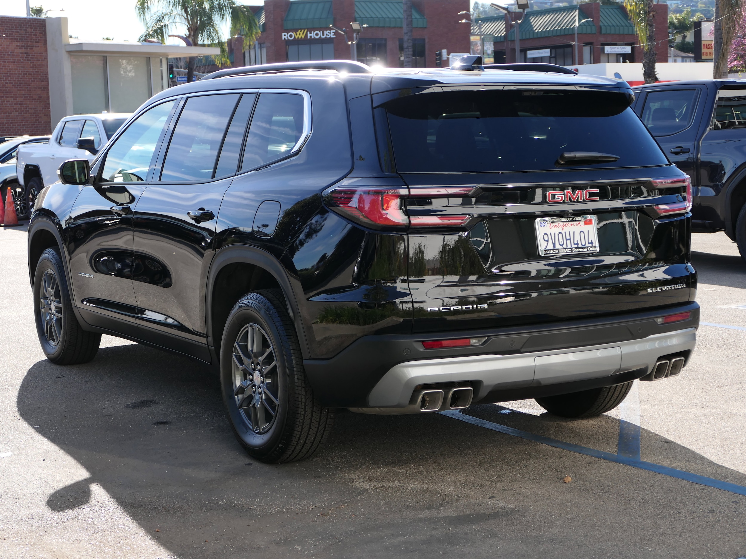 2026 GMC Acadia Elevation photo 2