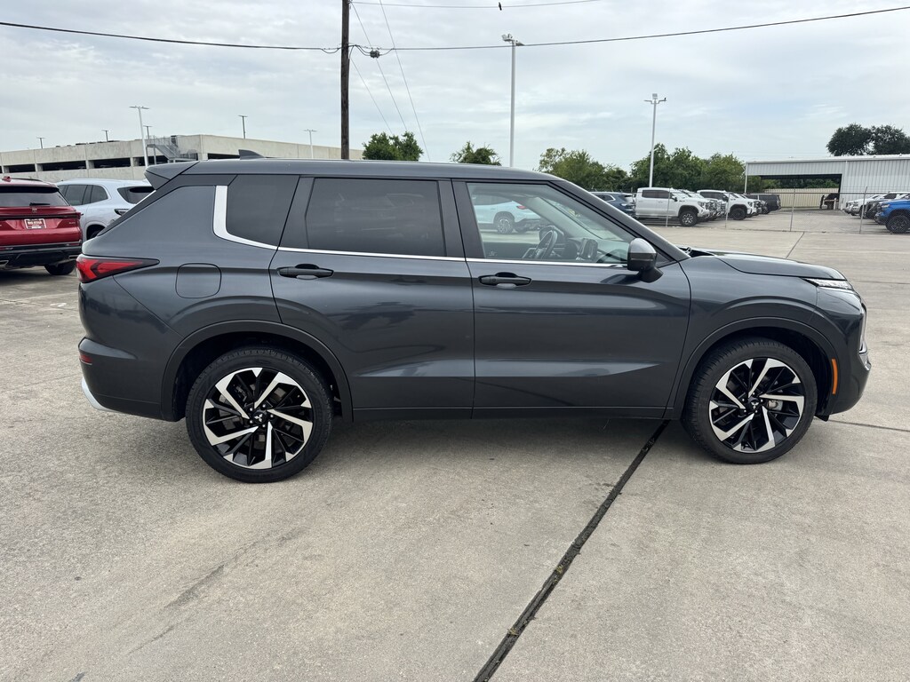 Used 2024 Mitsubishi Outlander SE SUV