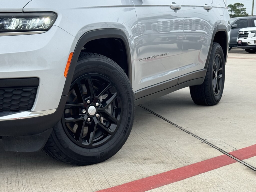 Used 2022 Jeep New Grand Cherokee Laredo SUV