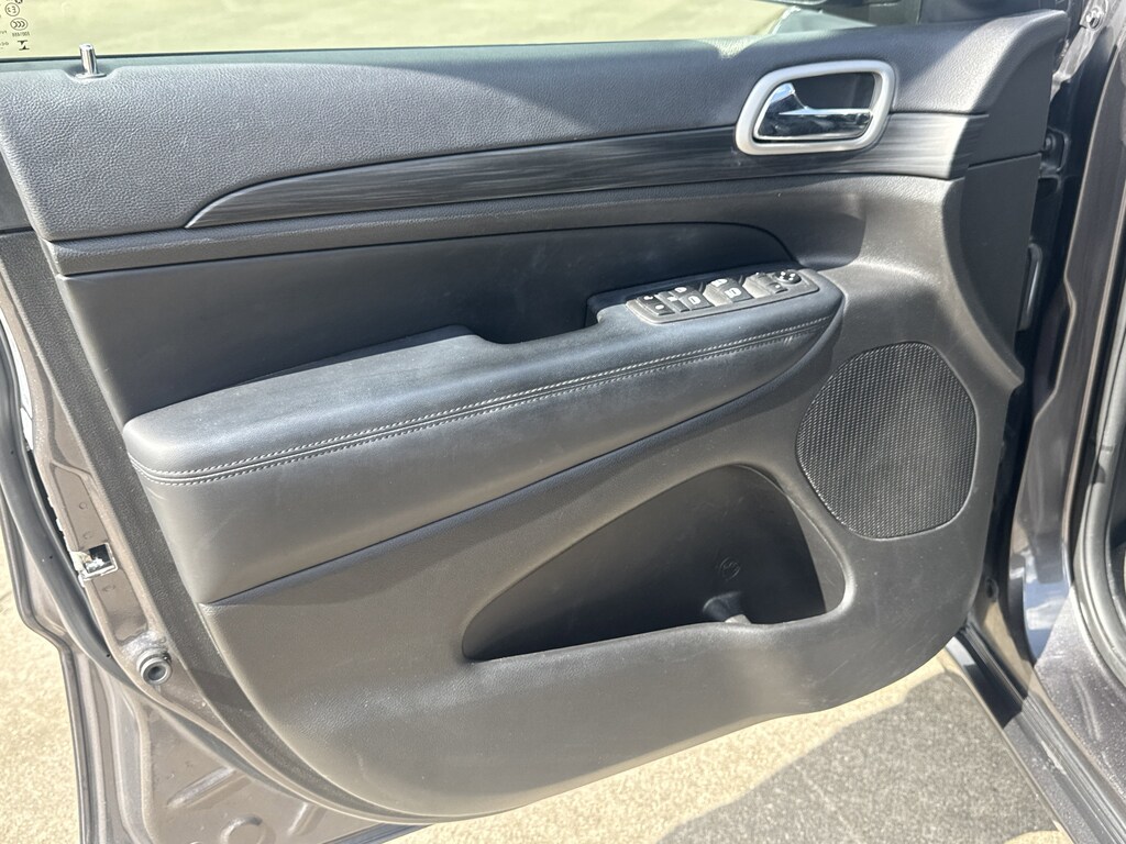 Used 2021 Jeep Grand Cherokee Laredo SUV