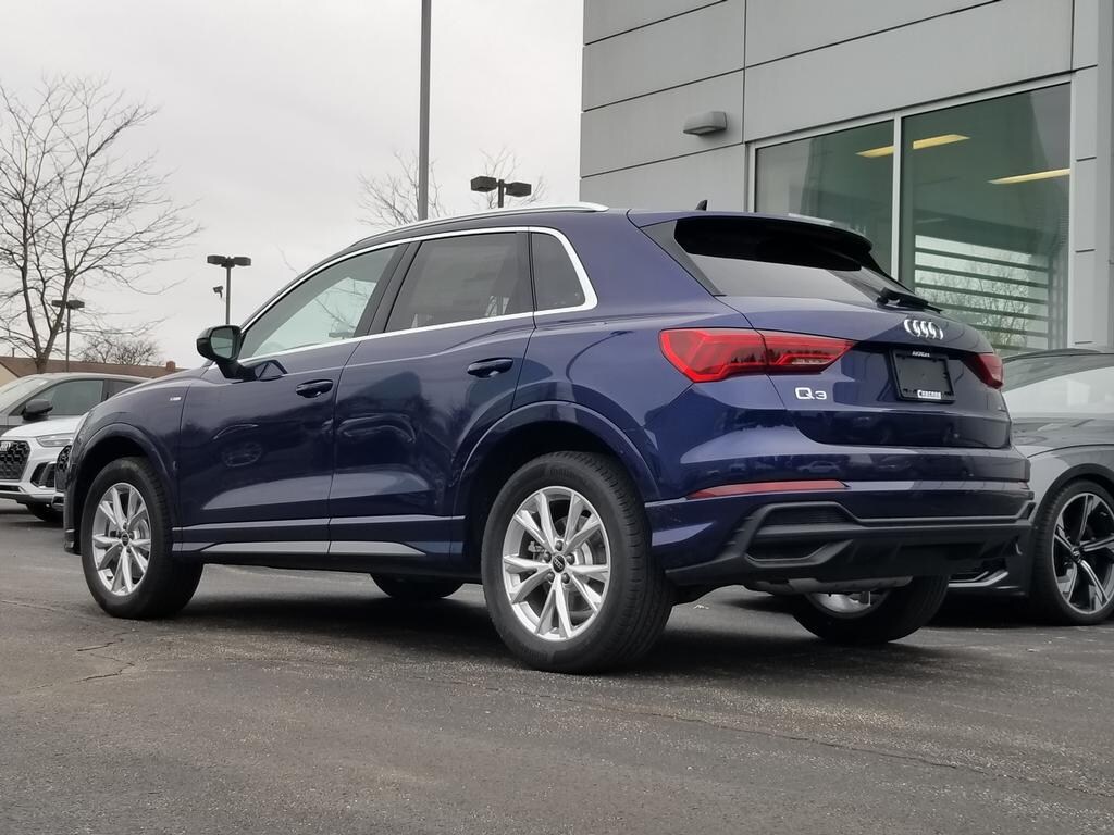 2025 Audi Q3 45 TFSI S line Premium Plus photo 3