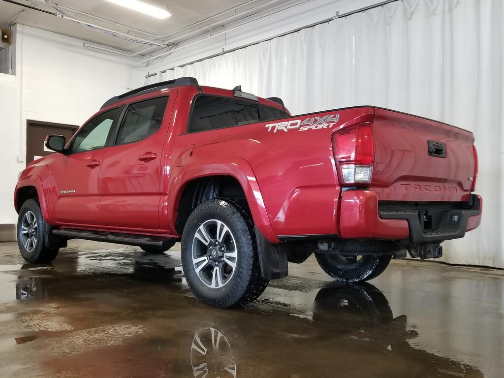 2017 Toyota Tacoma TRD Sport Double Cab photo 3