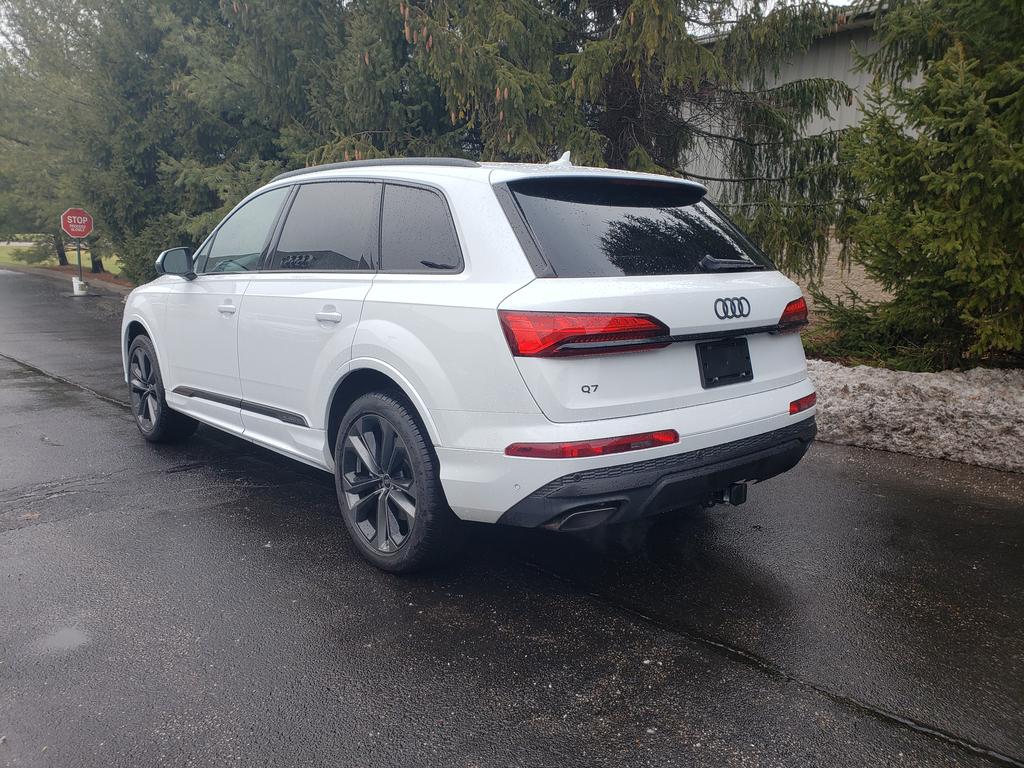 2025 Audi Q7 55 Premium Plus photo 4