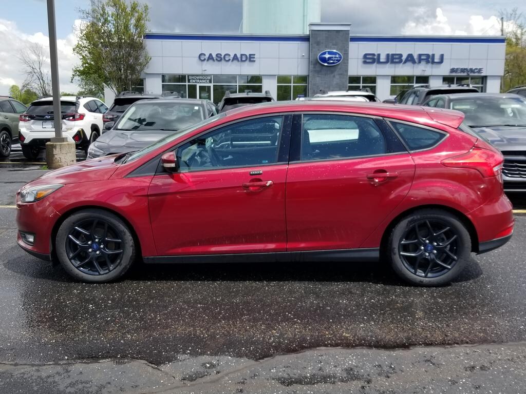 2015 Ford Focus SE photo 2