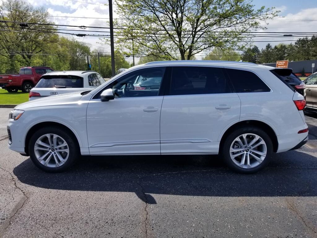 2025 Audi Q7 55 Premium photo 2