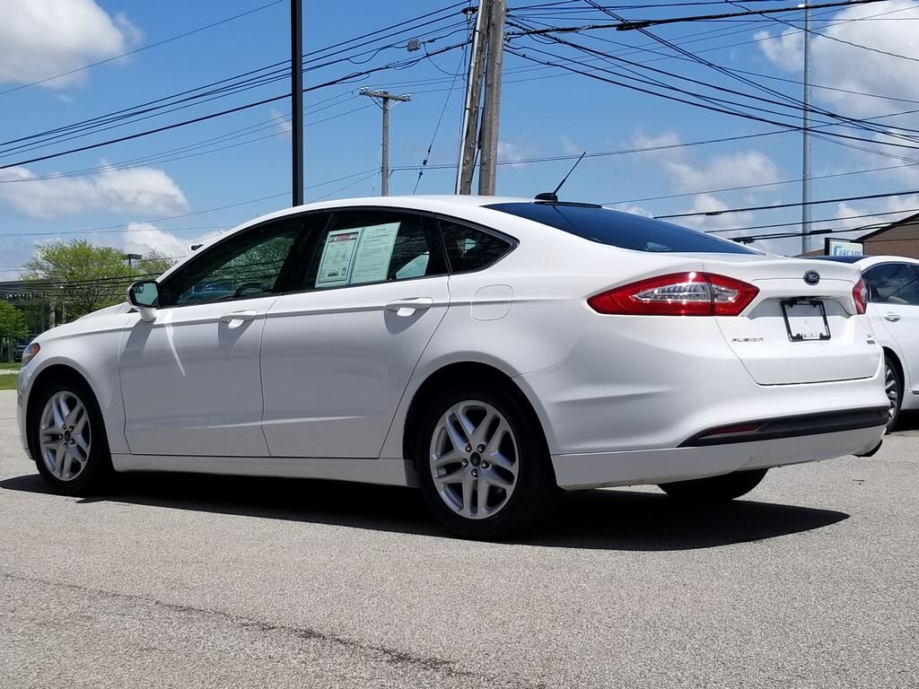 2015 Ford Fusion SE photo 3