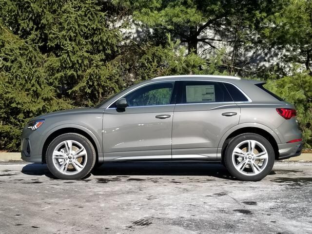 2024 Audi Q3 45 TFSI S line Premium Plus photo 2