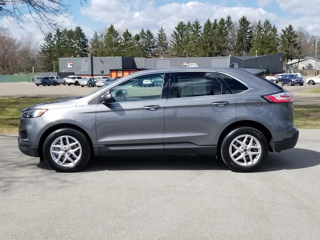 2024 Ford Edge SEL photo 2