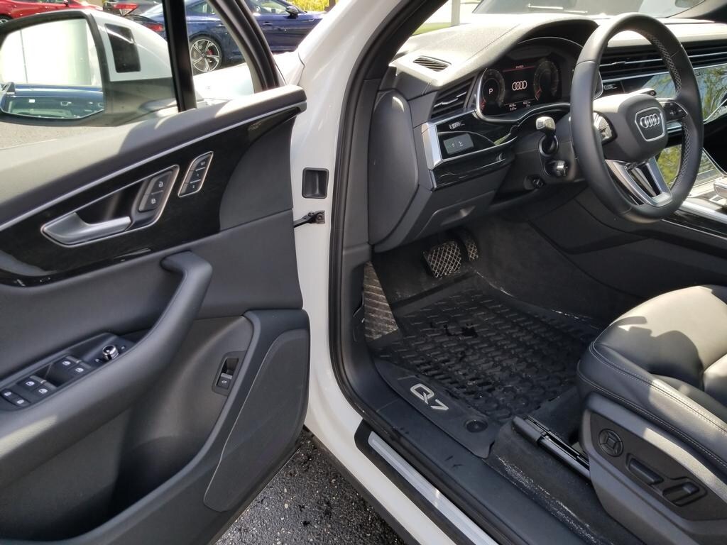 2025 Audi Q7 55 Premium photo 4