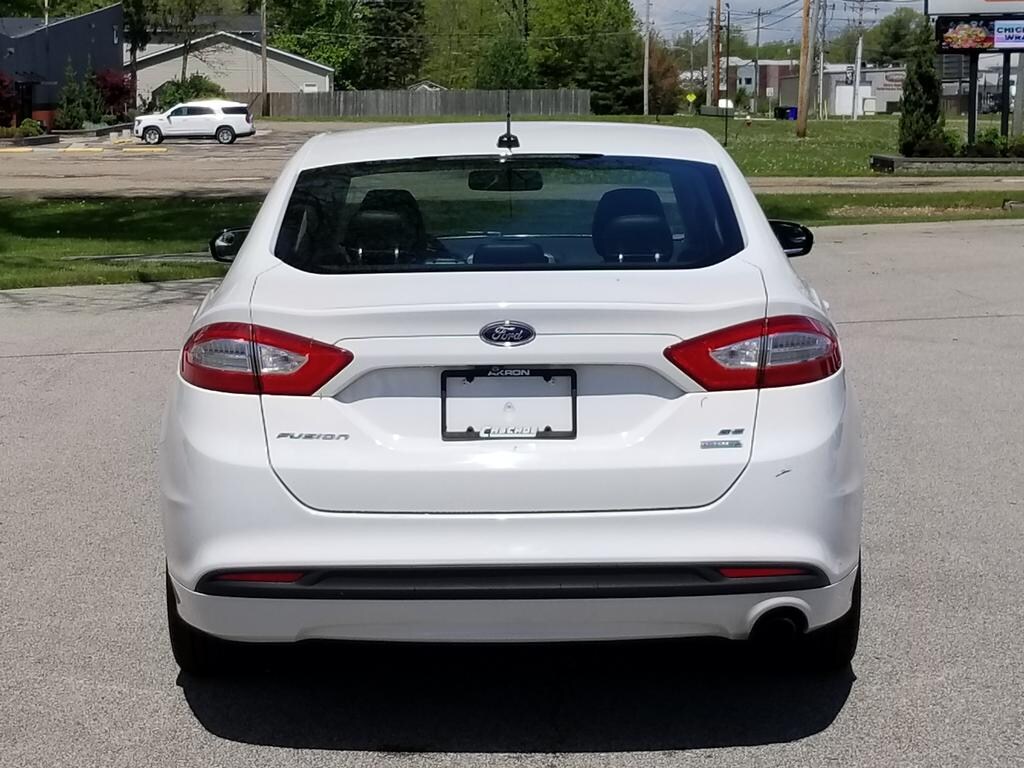 2015 Ford Fusion SE photo 4