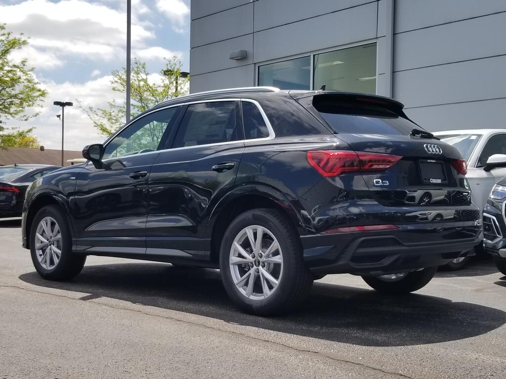 2025 Audi Q3 S line Premium Plus 45 TFSI photo 3