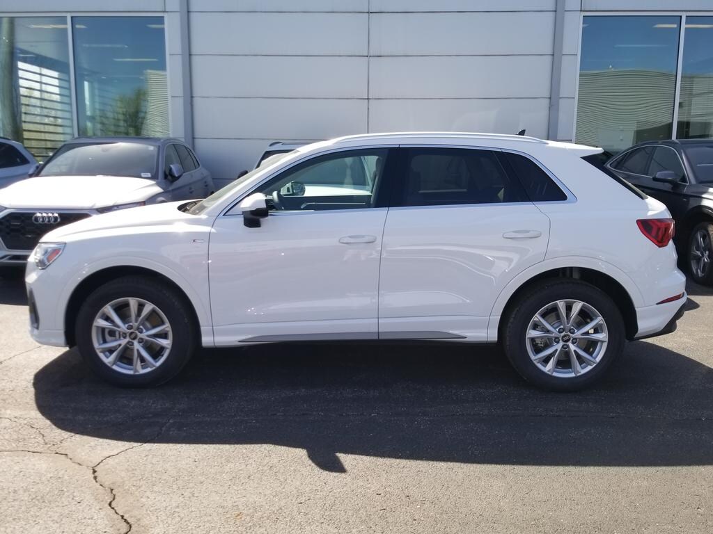 2025 Audi Q3 S line 45 TFSI photo 2
