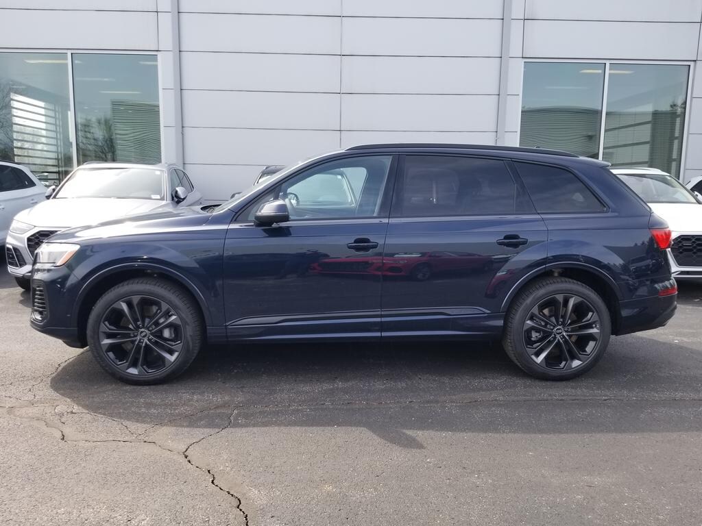 2025 Audi Q7 55 Premium Plus photo 2