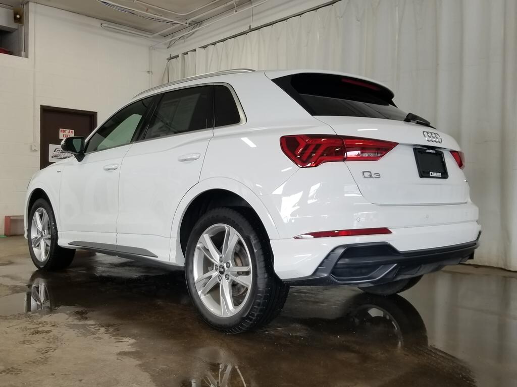 2022 Audi Q3 S line Premium 45 TFSI photo 3