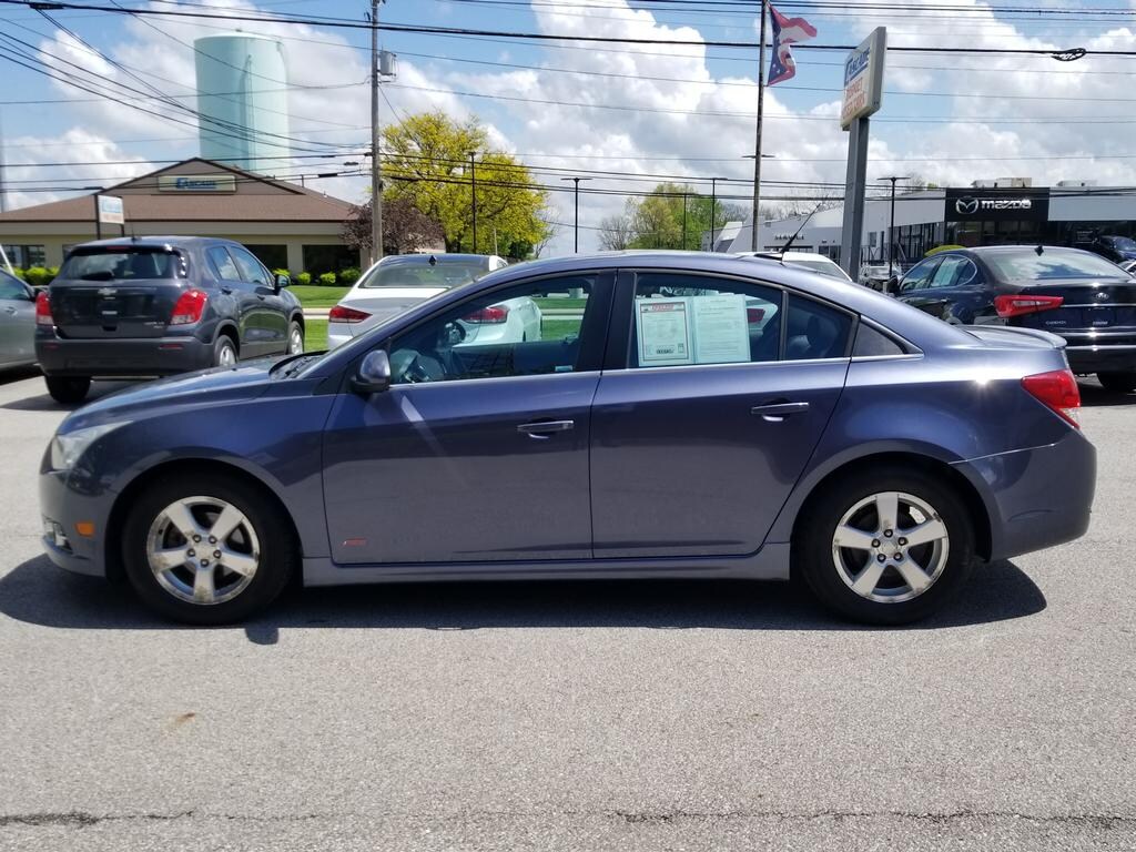 2014 Chevrolet Cruze photo 2