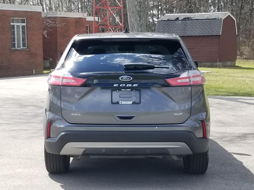 2024 Ford Edge SEL photo 4